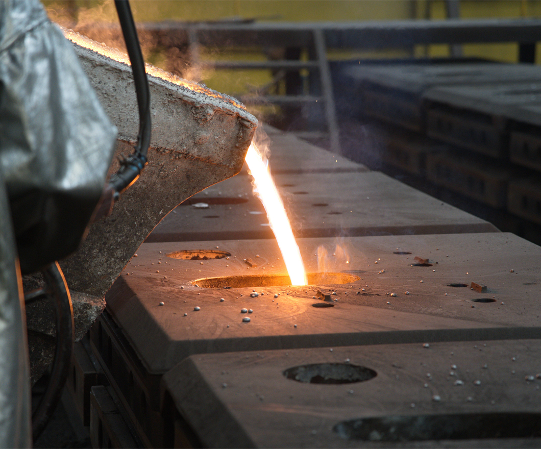 21ABRA7M3_4666113_low